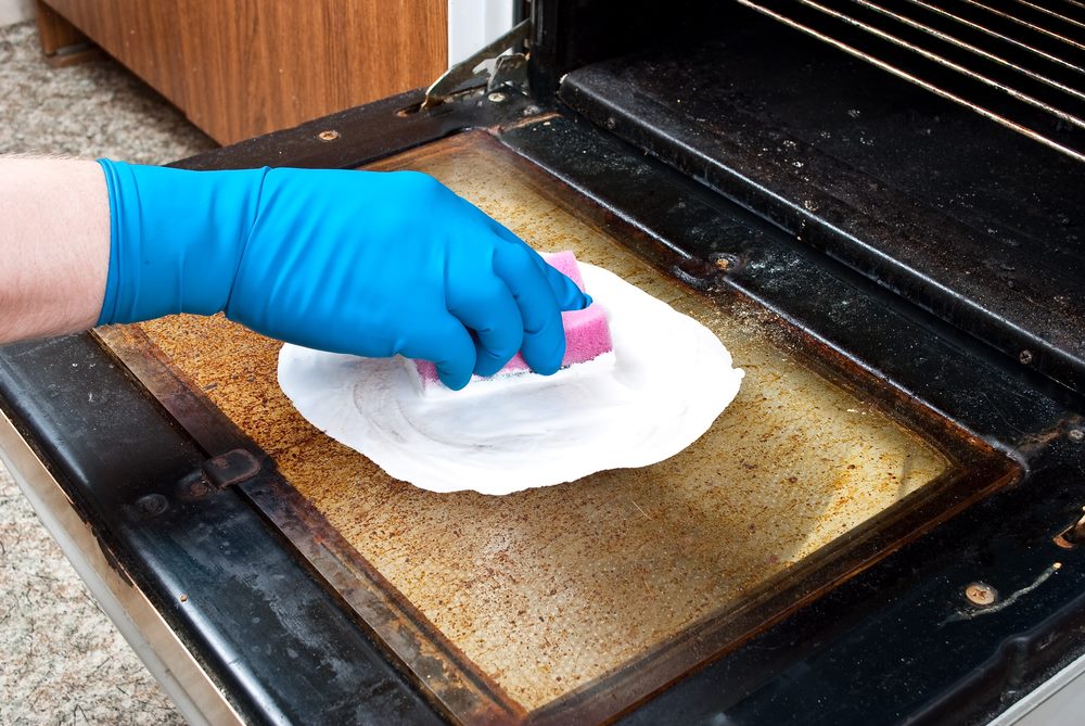 Cleaning Dirty Oven