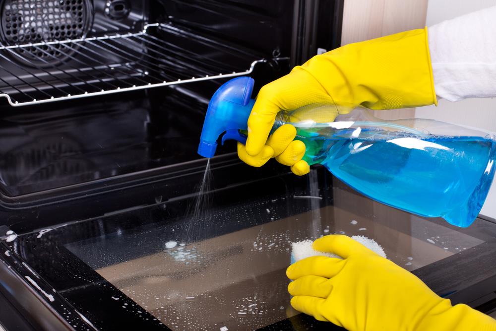 Cleaning oven glass